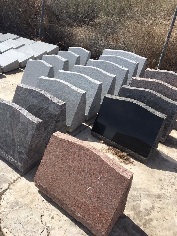 Slant monument display yard